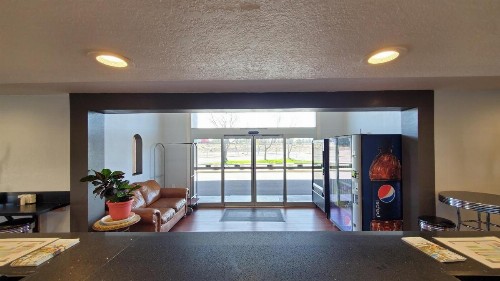 Ramada by Wyndham Flagstaff East - image 8