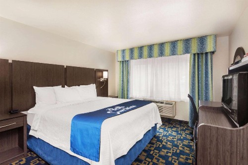 Days Inn & Suites by Wyndham East Flagstaff - image 14