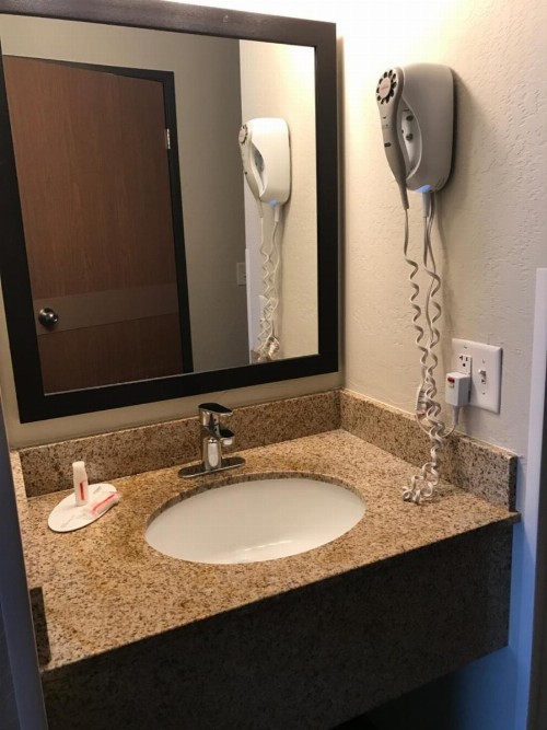 Days Inn & Suites by Wyndham East Flagstaff - image 20