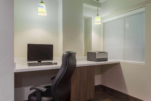 Days Inn & Suites by Wyndham East Flagstaff - image 28