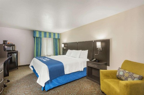 Days Inn & Suites by Wyndham East Flagstaff - image 4