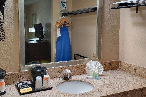 Quality Inn Flagstaff East I-40 - image 3