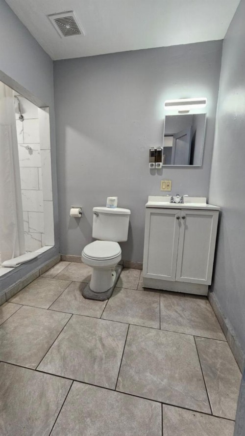 Travelers Inn - image 11