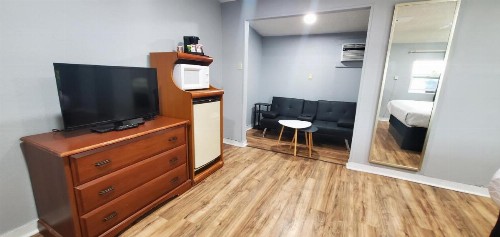 Travelers Inn - image 19