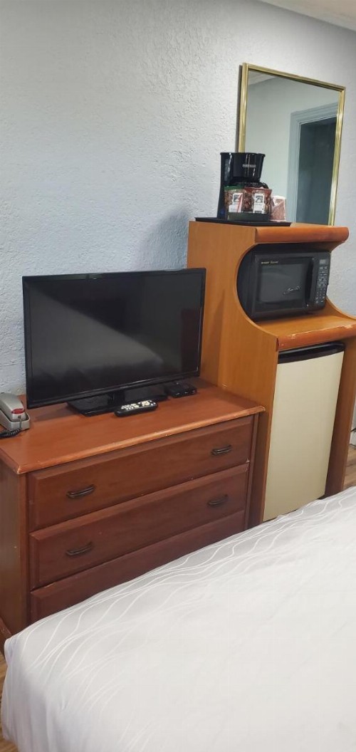 Travelers Inn - image 21