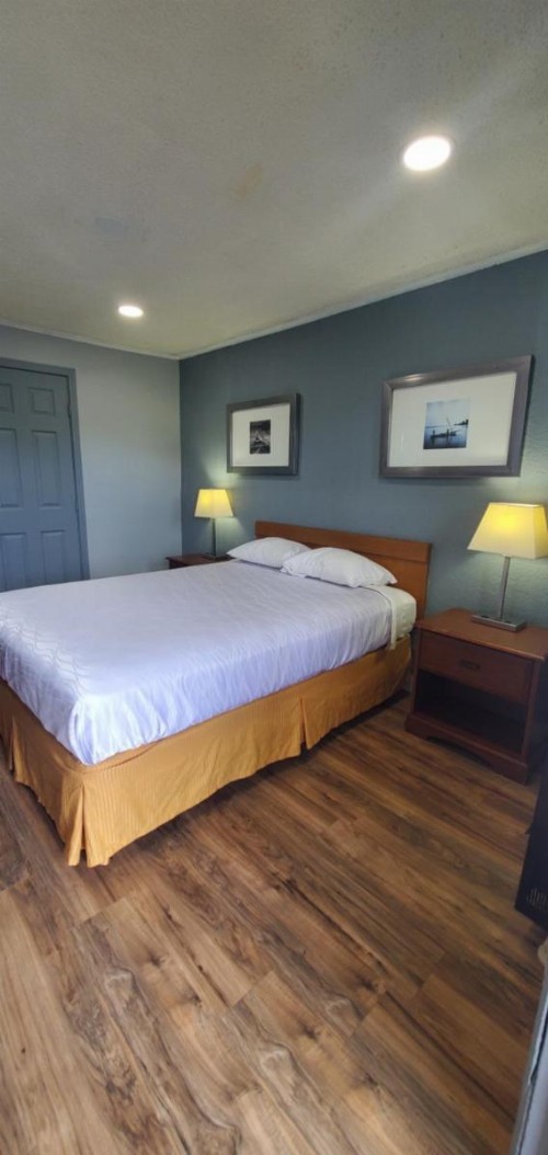 Travelers Inn - image 23