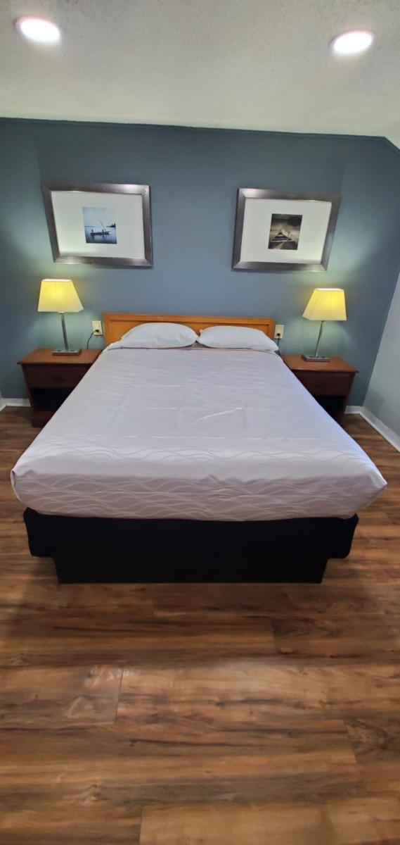 Travelers Inn - image 5