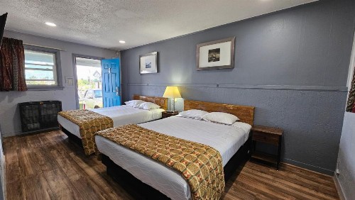 Travelers Inn - image 7