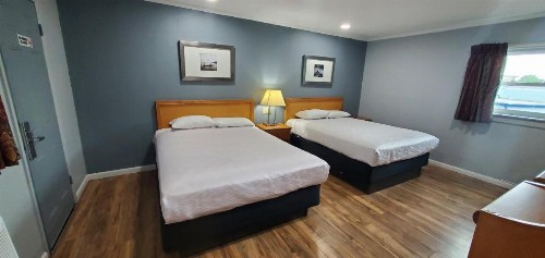 Travelers Inn - image 8