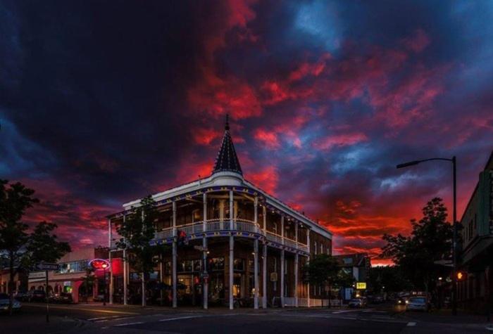 Weatherford Hotel - main image