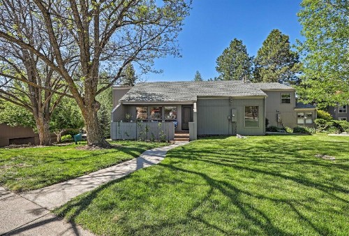 Flagstaff Townhome with Deck Easy Access Downtown! - image 2