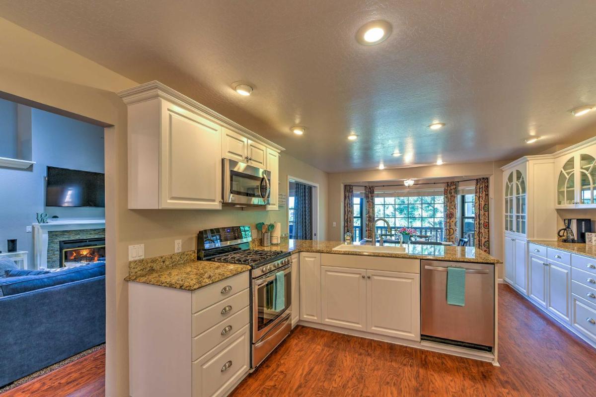 Upscale Flagstaff House with Hot Tub Deck and Mtn Views! - image 4