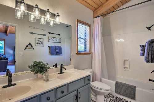 Modern Munds Park Home with Loft Deck and Fire Pit - image 12