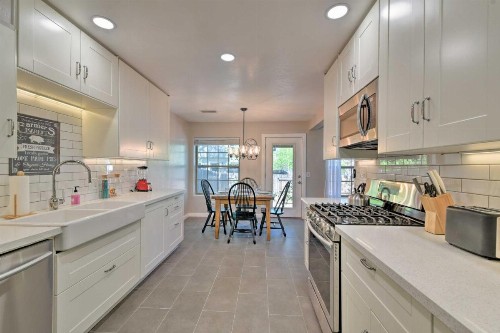 Modern Flagstaff Home with BBQ Walk Downtown! - image 11