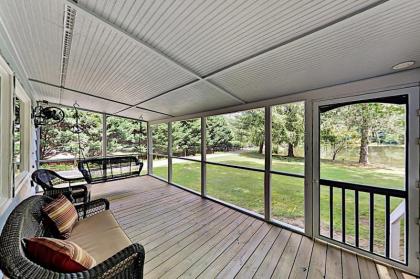 Charming Getaway with Luxe Interior & Screened Patio cottage