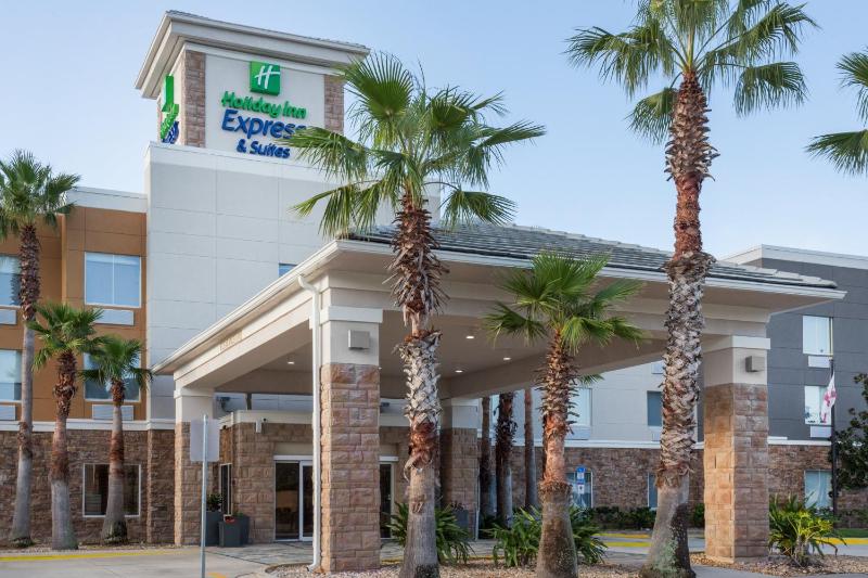 Holiday Inn Express & Suites. an IHG Hotel - main image