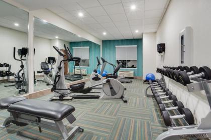 Holiday Inn Express & Suites. an IHG Hotel - image 10