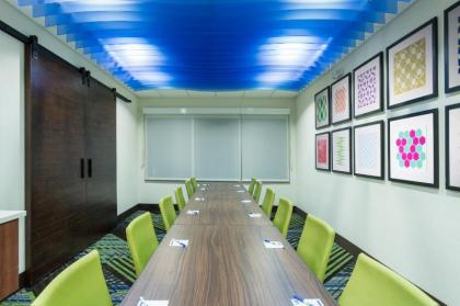 Holiday Inn Express & Suites. an IHG Hotel - image 4
