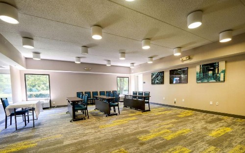 Hampton Inn Flemington - image 17