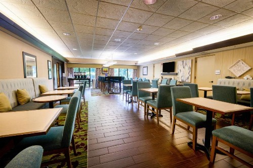 Hampton Inn Flemington - image 4