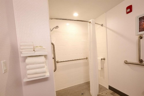 Hampton Inn Flemington - image 9