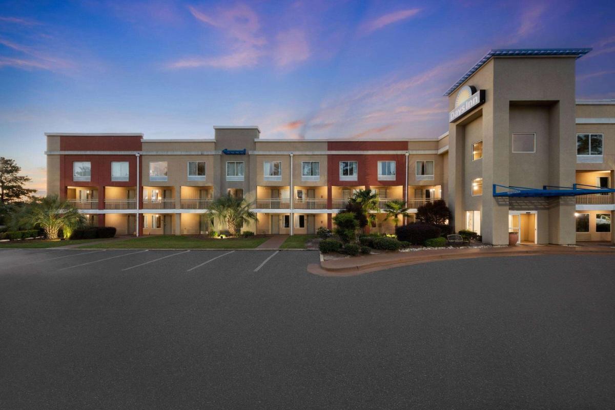 Days Inn by Wyndham Florence Near Civic Center - main image
