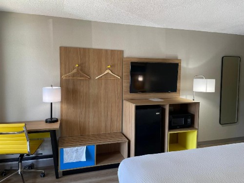 Days Inn by Wyndham Florence Near Civic Center - image 15