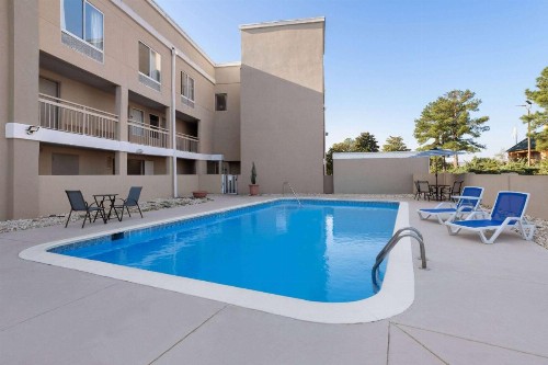 Days Inn by Wyndham Florence Near Civic Center - image 32