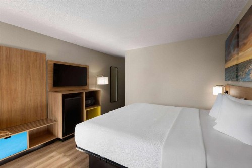 Days Inn by Wyndham Florence Near Civic Center - image 41