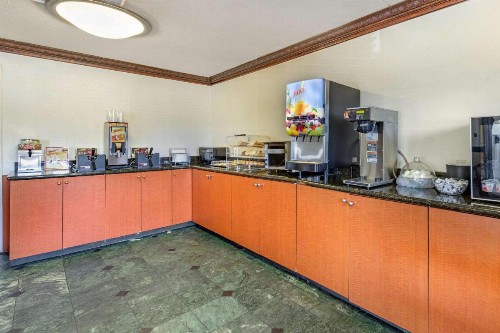 Econo Lodge Florence - image 10