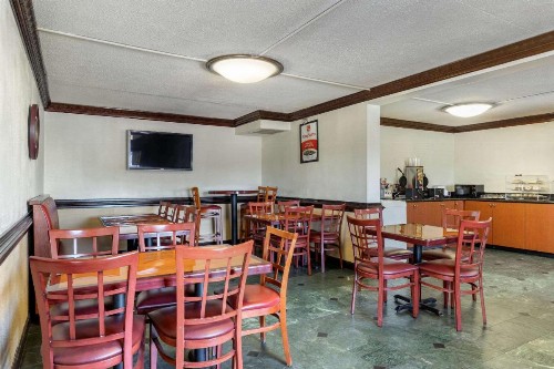 Econo Lodge Florence - image 17