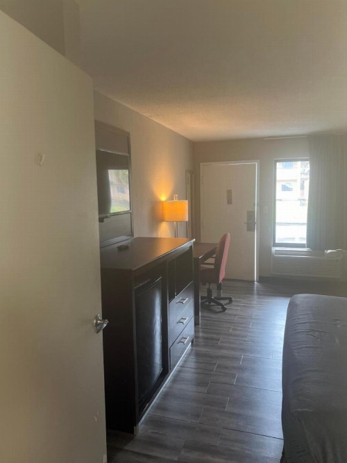 Econo Lodge Florence - image 2