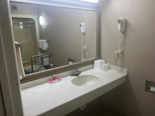 Econo Lodge Florence - image 38