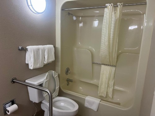 Econo Lodge Florence - image 40