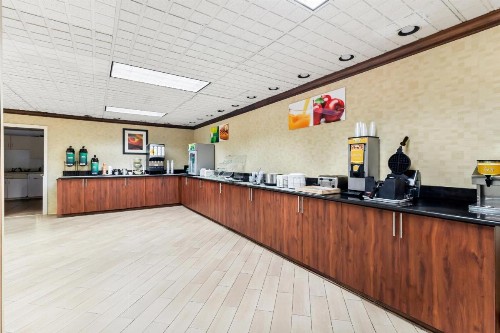 Quality Inn & Suites Civic Center - image 10