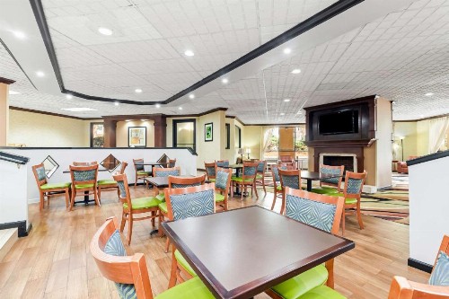 Quality Inn & Suites Civic Center - image 15