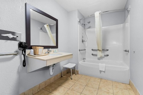 Quality Inn & Suites Civic Center - image 22