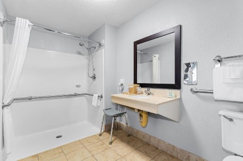 Quality Inn & Suites Civic Center - image 23