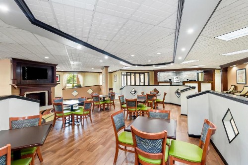 Quality Inn & Suites Civic Center - image 33
