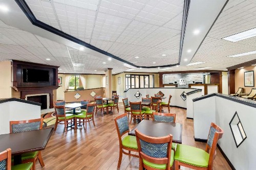 Quality Inn & Suites Civic Center - image 49