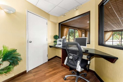 Quality Inn & Suites Civic Center - image 6