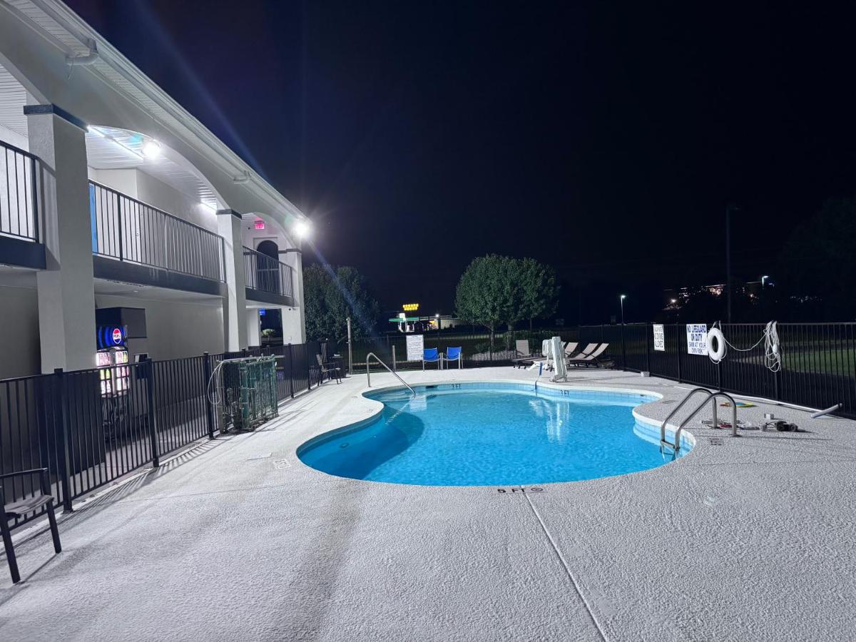 Florence Inn and Suites - image 2