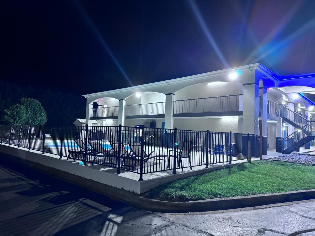 Florence Inn and Suites - image 3