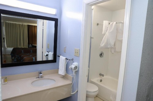 Travelodge by Wyndham Florence - image 7
