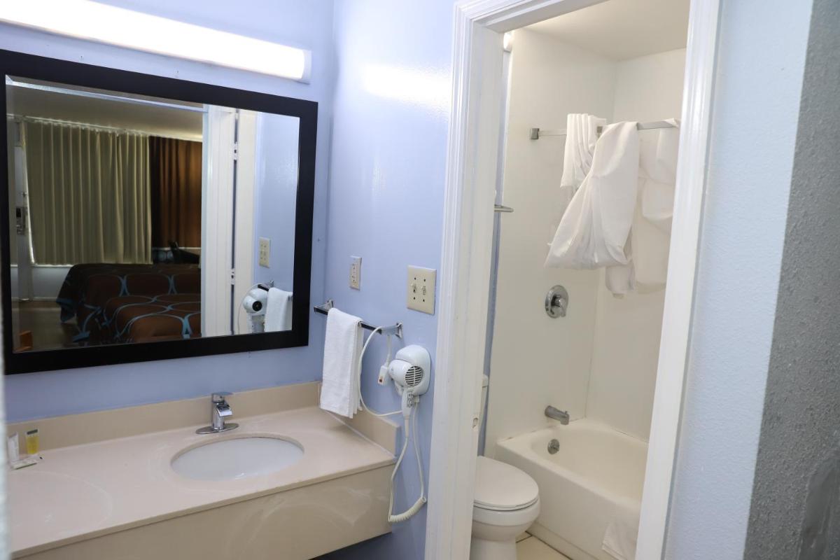 Travelodge by Wyndham Florence - image 7
