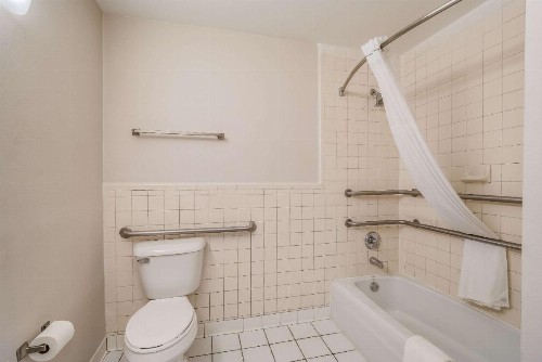 Clarion Inn & Suites - image 13