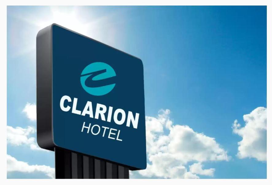 Clarion Inn & Suites - image 3
