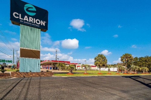 Clarion Inn & Suites - image 33