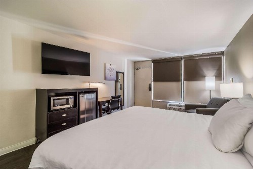 Clarion Inn & Suites - image 34