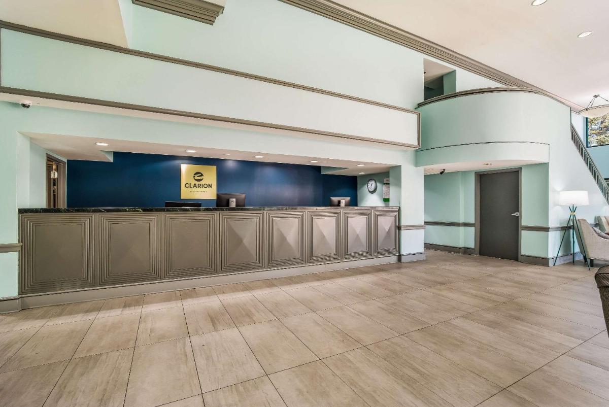 Clarion Inn & Suites - image 6